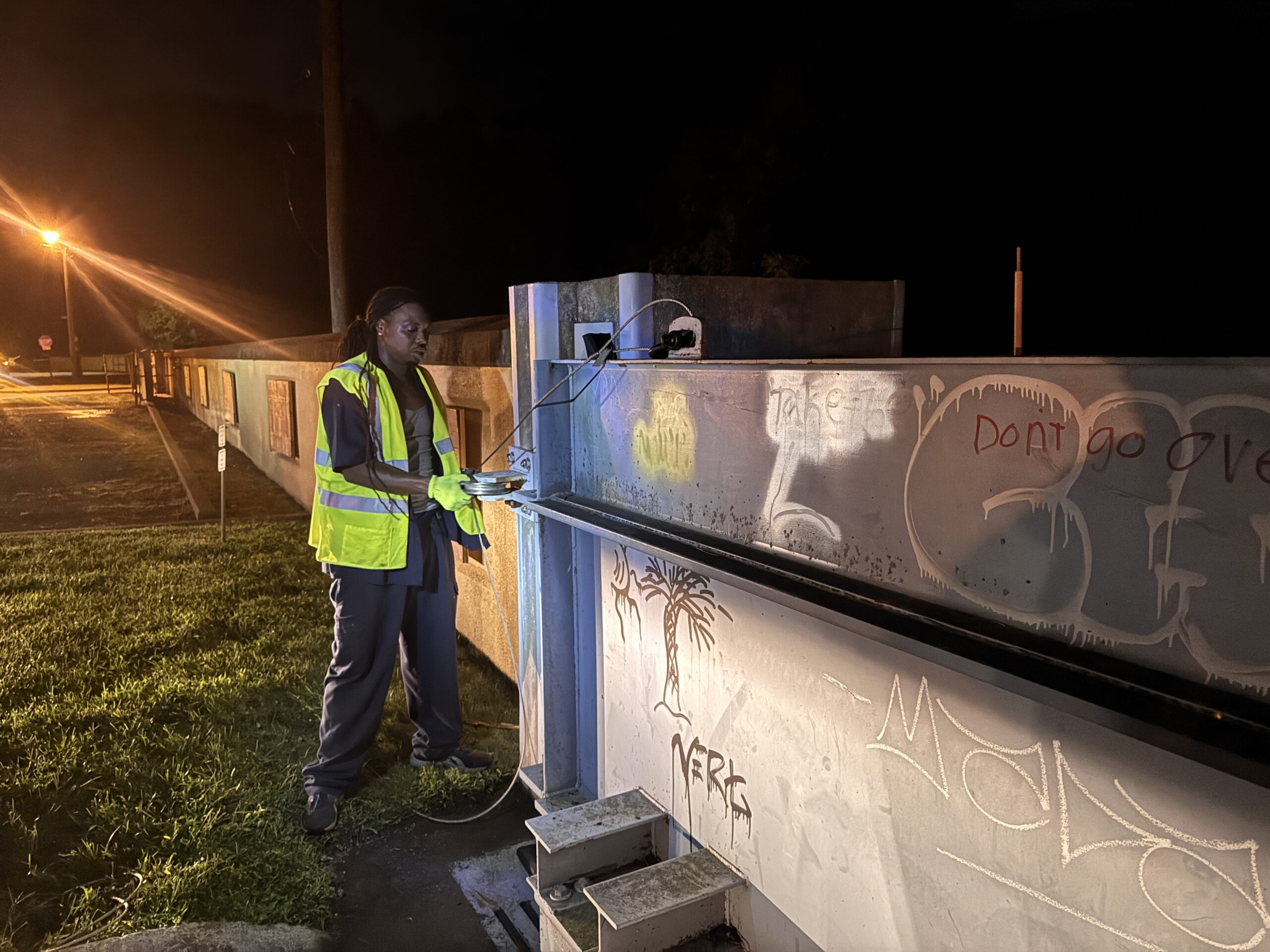 Crews Are Closing, Or Have Closed, Floodgates In Various… – image 3